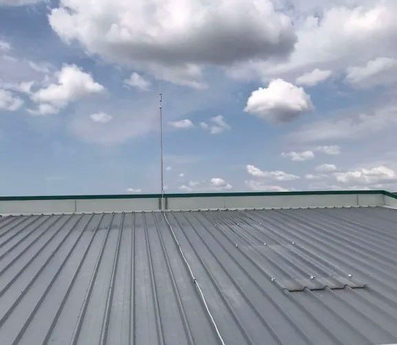 Метален покрив мълниезащита